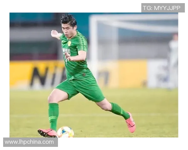 足球明星张玉宁代言新品牌引领运动时尚潮流助力青少年健康成长