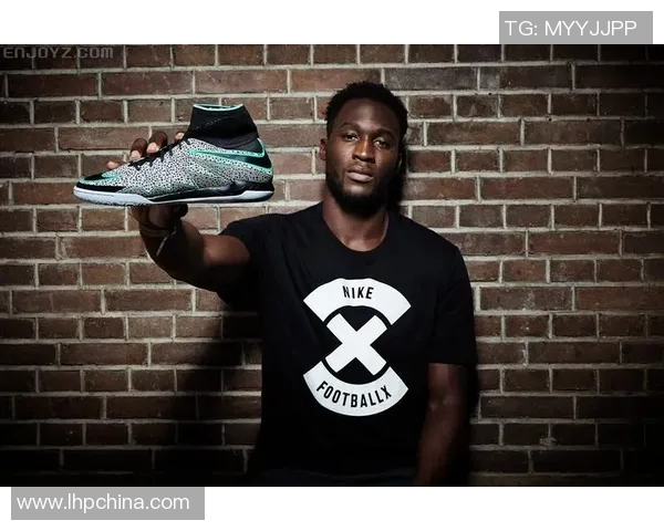 耐克全足球明星广告展现运动精神与团队合作的完美结合